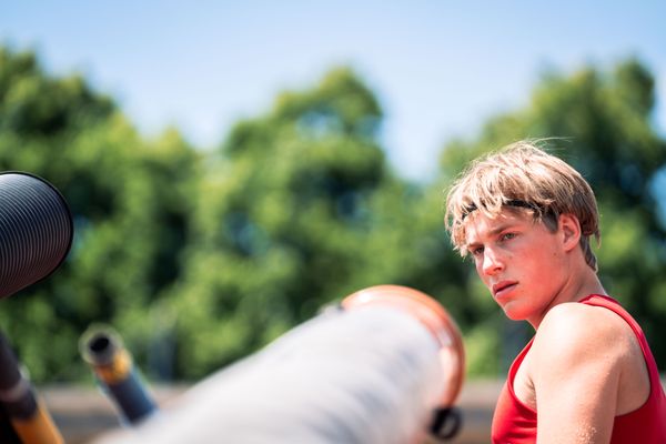 Janik Meyer (MTV 49 Holzminden) beim Stabhochspringen am 02.07.2022 waehrend den NLV+BLV Leichtathletik-Landesmeisterschaften im Jahnstadion in Goettingen (Tag 1)